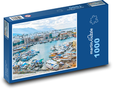 Přístav s loděmi - Kypr, město Puzzle 1000 dílků - 60 x 46 cm