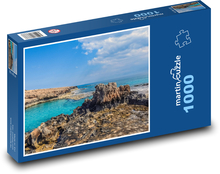 Pláž - skalnaté pobřeží, moře Puzzle 1000 dílků - 60 x 46 cm