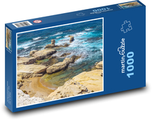 Pláž - skalnaté pobřeží, moře Puzzle 1000 dílků - 60 x 46 cm