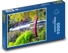 Most przy wodospadzie Puzzle 1000 elementów - 60x46 cm