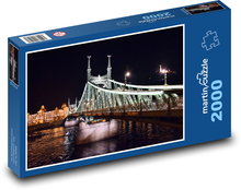 Most svobody v Budapešti v noci Puzzle 2000 dílků - 90 x 60 cm