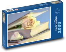 Bílá růže s knihou Puzzle 2000 dílků - 90 x 60 cm