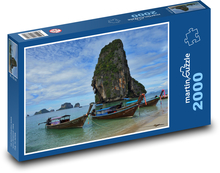 Thajská pláž s tradičními loděmi Puzzle 2000 dílků - 90 x 60 cm