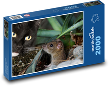 Czarny kot i mysz w trawie Puzzle 2000 elementów - 90x60 cm