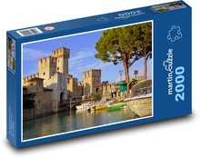 Hrad Sirmione na jazere Garda Puzzle 2000 dielikov - 90 x 60 cm