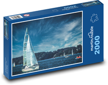 Żaglówka na jeziorze Puzzle 2000 elementów - 90x60 cm