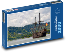 Loď na rieke Puzzle 2000 dielikov - 90 x 60 cm