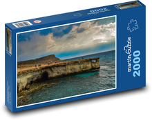 Skalna ściana w morzu Puzzle 2000 elementów - 90x60 cm