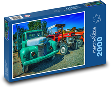 Staré nákladní auto a traktor Puzzle 2000 dílků - 90 x 60 cm