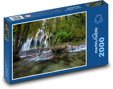 Kaskadenartiger Wasserfall im Wald Puzzle 2000 Teile - 90 x 60 cm