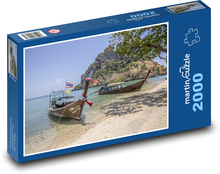 Loď na pláži v Thajsku Puzzle 2000 dielikov - 90 x 60 cm