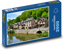 Magiczna wioska nad rzeką Puzzle 2000 elementów - 90x60 cm