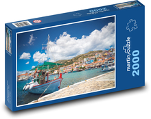 Grécky prístav s rybárskou loďou Puzzle 2000 dielikov - 90 x 60 cm