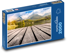 Jezioro górskie z drewnianym pomostem Puzzle 2000 elementów - 90x60 cm