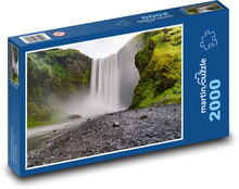 Vodopád mezi zelenými skalami Puzzle 2000 dílků - 90 x 60 cm