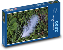 Pióro w trawie Puzzle 2000 elementów - 90x60 cm