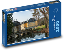 Zámek - most, jezero Puzzle 2000 dílků - 90 x 60 cm