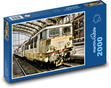 Vlak na stanici - stanica, dráha Puzzle 2000 dielikov - 90 x 60 cm