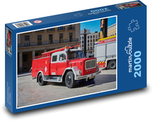 Hasičský vůz - červené auto, hasiči Puzzle 2000 dílků - 90 x 60 cm
