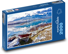Jezioro - łodzie, śnieg Puzzle 2000 elementów - 90x60 cm