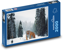 Tygr ve sněhu - lesní krajina, stromy  Puzzle 2000 dílků - 90 x 60 cm