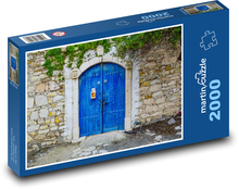 Modré dvere - vstup, tradičný chod Puzzle 2000 dielikov - 90 x 60 cm