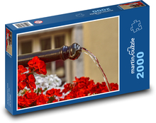 Kašna - voda, muškáty Puzzle 2000 dílků - 90 x 60 cm