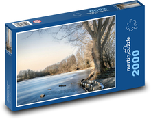 Zamrzlé jezero - stromy, voda  Puzzle 2000 dílků - 90 x 60 cm