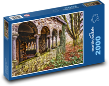 Klášter - stará staba, příroda Puzzle 2000 dílků - 90 x 60 cm