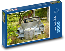 Opustené auto - vrak, les Puzzle 2000 dielikov - 90 x 60 cm