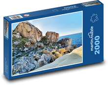 Skály - Malta, moře Puzzle 2000 dílků - 90 x 60 cm