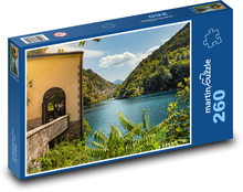Kościół nad jeziorem Puzzle 260 elementów - 41x28,7 cm