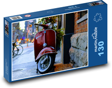 Červený skútr - Itálie Puzzle 130 dílků - 28,7 x 20 cm