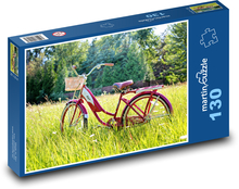 Rower retro na zielonym polu Puzzle 130 elementów - 28,7x20 cm