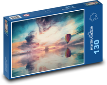Horkovzdušný balón letící nad mořem Puzzle 130 dílků - 28,7 x 20 cm