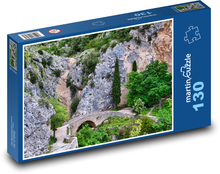 Most v tiesňave - Moustiers-Sainte-Marie Puzzle 130 dielikov - 28,7 x 20 cm 