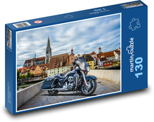 Motocykel na moste v meste Puzzle 130 dielikov - 28,7 x 20 cm 