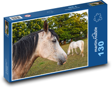 Koń w polu - pasą się, zwierzę Puzzle 130 elementów - 28,7x20 cm