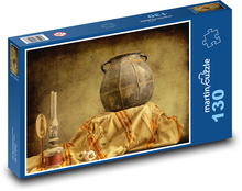 Starý hrnec - petrolejová lampa, česnek  Puzzle 130 dílků - 28,7 x 20 cm