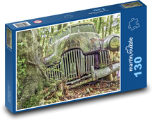 Stary samochód - zardzewiały, las Puzzle 130 elementów - 28,7x20 cm