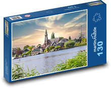Kostol - domy, jazero Puzzle 130 dielikov - 28,7 x 20 cm 