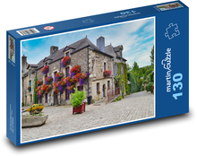 Altes Haus - Blumenschmuck, Straßen Puzzle 130 Teile - 28,7x20 cm