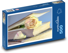 Biała róża z książką Puzzle 500 elementów - 46x30 cm