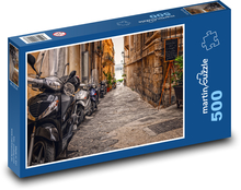 Skutery zaparkowane w wąskiej uliczce - Włochy Puzzle 500 elementów - 46x30 cm