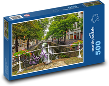 Kolo u zábradlí v Holandsku Puzzle 500 dílků - 46 x 30 cm