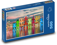 Barevné domy - odraz ve vodě, mraky Puzzle 500 dílků - 46 x 30 cm