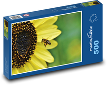 Opelenie kvetu - včela, okvetné lístky Puzzle 500 dielikov - 46 x 30 cm 
