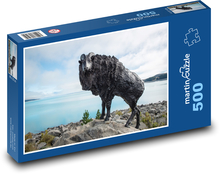 Himálajský Tahr - socha, jezero Pukaki Puzzle 500 dílků - 46 x 30 cm