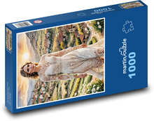Žena v krásných šatech Puzzle 1000 dílků - 60 x 46 cm