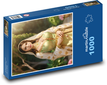 Eine Frau in einem schönen Kleid Puzzle 1000 Teile - 60 x 46 cm